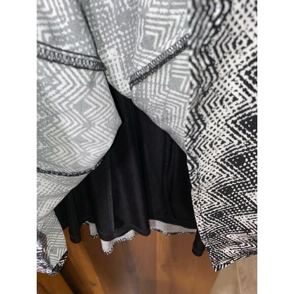 Torrid Fit & Flare A Line Dress Tunic Black Geo Sleeveless Lined Stretch SZ 16 - Picture 3 of 5